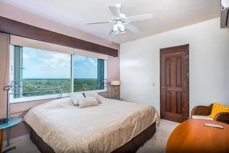 Penthouse Condo-las Brisas 702
